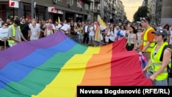 Zastava duginih boja na Prajdu u Beogradu, 6. septembar 2025. 