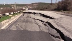 Чому в Криму обвалюються дороги (відео)