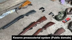 Oružje koje je zaplijenila kosovska policija na severu zemlje, 7. maj.