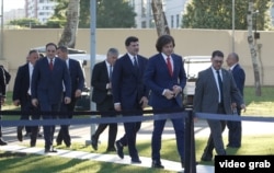 ღონისძიებას ესწრებიან ხელისუფლების წარმომადგენლები.
