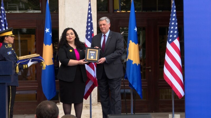 Сына Джо Байдена посмертно наградили медалью в Косово