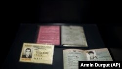 Izloženi lični dokumenti žrtava genocida u Srebrenici