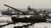 Российские танки на учениях на юге Ростовской области в январе 2022 года