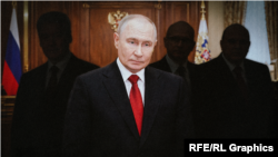 Коллаж: Президент России Владимир Путин и силуэты гипотетических преемников