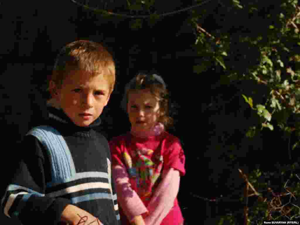 Дети здесь родились в этом поселении