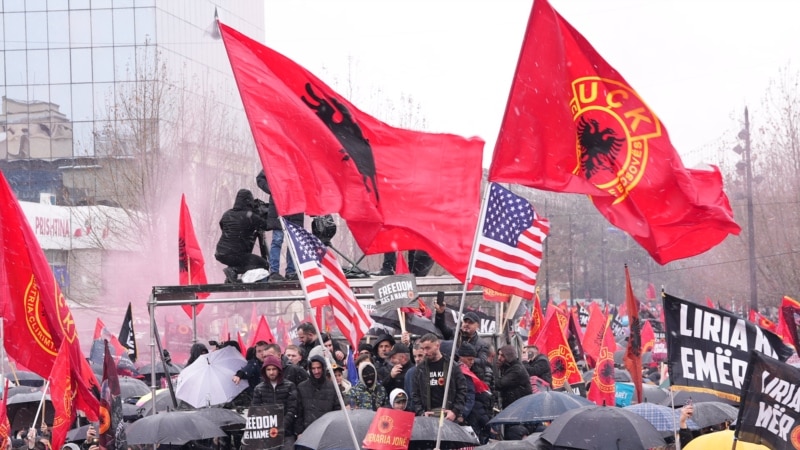 18-vjetori i shtetësisë gjen Kosovën mes festës dhe protestës