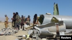 Purtătorul de cuvânt al forțelor americane din Afganistan, colonelul Sonny Leggett, a confirmat că un avion militar american, un Bombardier E-11A, s-a prăbușit în provincia Ghazni și spune că o anchetă a cauzelor sale este în desfășurare