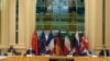 Գերմանիայի, Ֆրանսիայի, Բրիտանիայի, Չինաստանի, Ռուսաստանի և Իրանի պատվիրակները քննարկում են միջուկային համաձայնությունը վերականգնելու հնարավորությունը, «Գրանդ Հոթել» հյուրանոց, Վիեննա, 1 մայիսի, 2021թ.