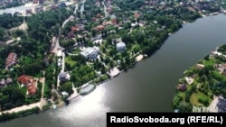  Із 2015 року цю ділянку під Києвом орендує президент України Петро Порошенко