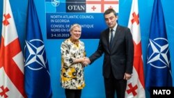 Георгий Гахария и заместитель генсека НАТО Роуз Гетемюллер в Батуми, 3 октября 2019 г.