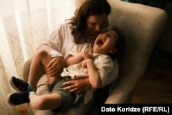 დაჩი და დედა, ჟანა ჩოხელი