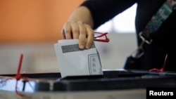 Votimi për zgjedhjet e parakohshme parlamentare të 7 qershorit. 