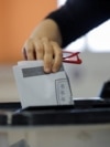 Votimi për zgjedhjet e parakohshme parlamentare të 7 qershorit. 