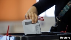 Votimi në një qendër në Prishtinë. 7 qershor 2026. 