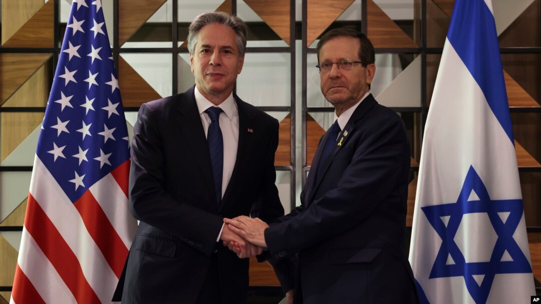 Secretarul de Stat SUA, Antony Blinken (s), s-a întâlnit la Tel Aviv cu președintele Israelului, Isaac Herzog. 19 August 2024.