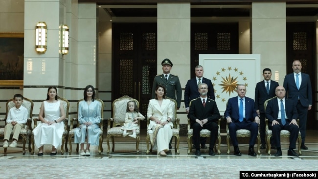 На церемонії вручення вірчих грамот послом України Наріманом Джелялом президенту Туреччини Реджепу Тайїпу Ердогану. Анкара, 8 липня 2025 року