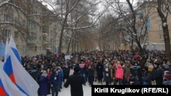 Pro-Navalny demonstrators march in Vologda on January 23.