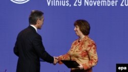 Premierul Iurie Leancă și coordonatoarea politicii externe a UE după parafarea acordului de asociere Moldova-UE, Vilnius, 29 noiembrie.