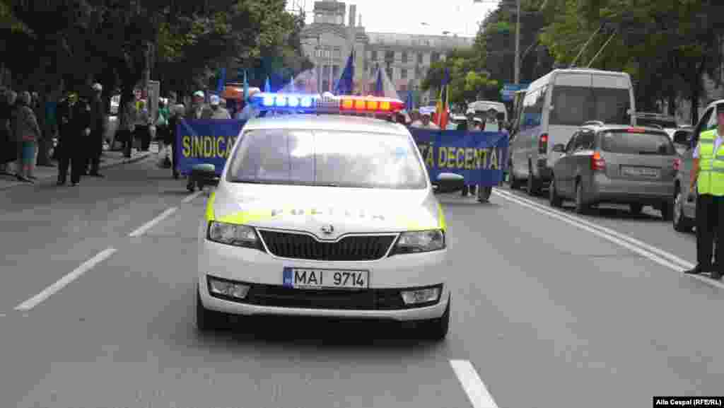 De la Academia de Ştiinţe în marş pe bulevardul Ştefan cel Mare