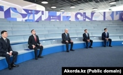 Қазақстан президенті Қасым-Жомарт Тоқаев Жасанды интеллект зерттеу университеті ашылатын орынға келіп отыр. Сәуір, 2026 жыл (Ғылым және жоғары білім министрлігі сайтындағы фото)