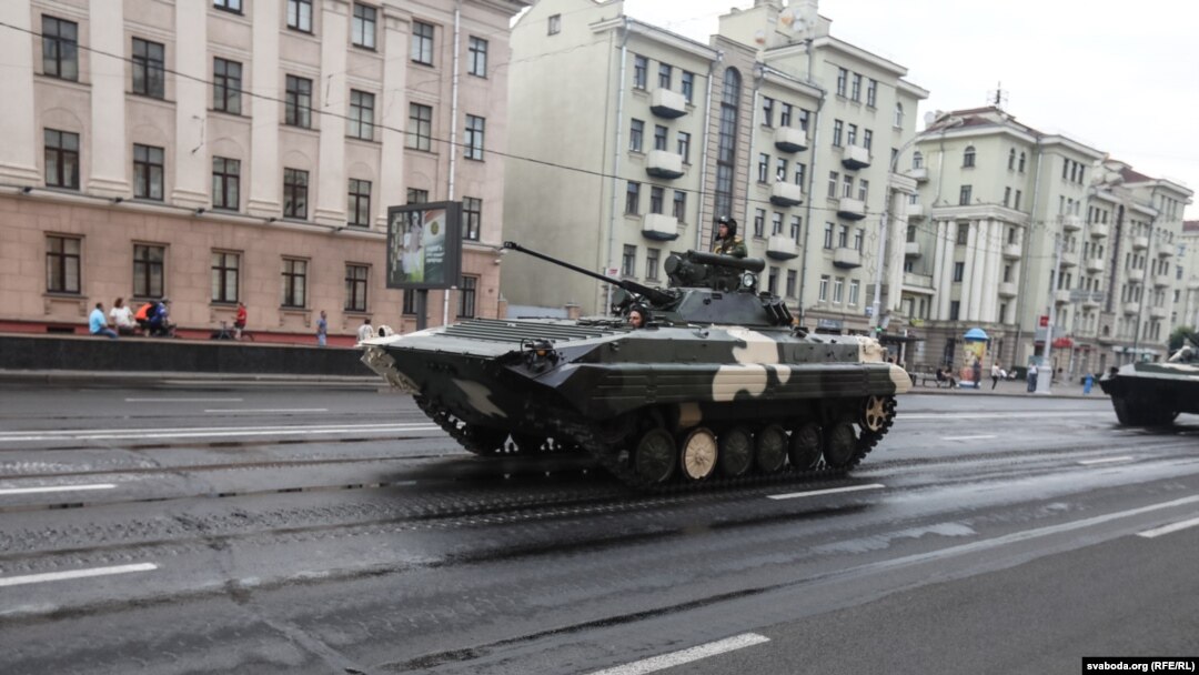 Рэпэтыцыя вайсковага параду ў Менску, архіўнае фота