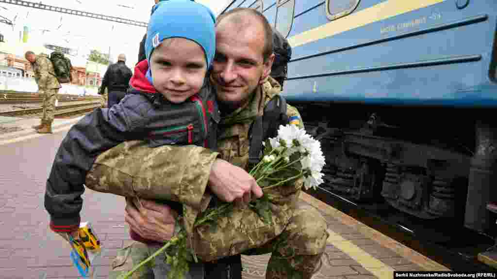 29-річний Денис з сином. ІТ-спеціаліст із Києва воював у&nbsp;128-й окремій гірсько-піхотній бригаді