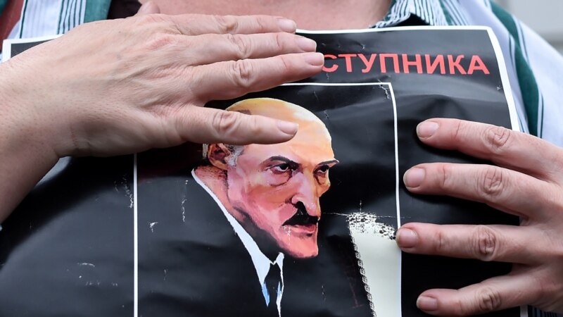 Президент ва коронавирус. Бовари мардум ба Лукашенко рахна дид