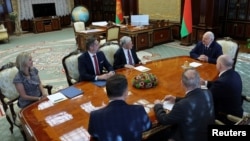 Сустрэча Лукашэнкі з спэцыяльным прадстаўніком ЗША ў Беларусі Джонам Коўлам. Менск, 19 сакавіка 2025 