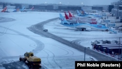 Aerodrom u Mančesteru bio je privremeni zatvoren zbog snežnih padavina, 5. januar 2025.