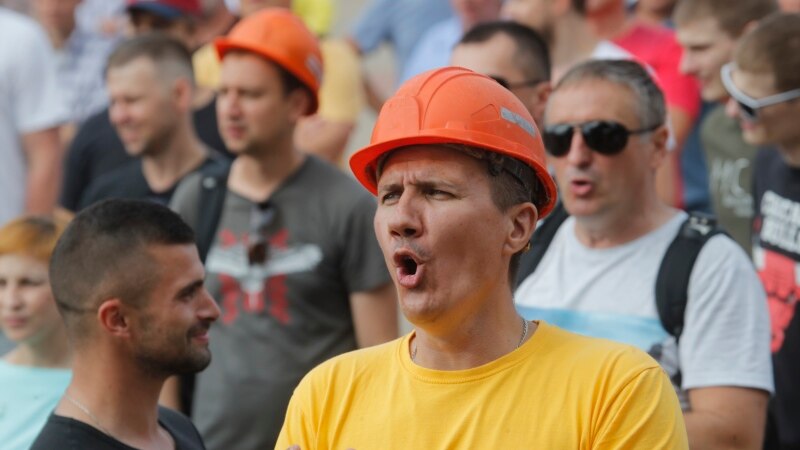 Протестующие возвращаются на улицы Минска; сообщается о забастовках на предприятиях