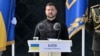 Ukrajinski predsjednik Volodimir Zelenski drži govor tokom komemorativne ceremonije obilježavanja Dana nezavisnosti Ukrajine ispred katedrale Svete Sofije u Kijevu 24. augusta 2026. godine.