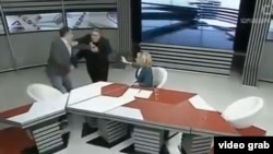 Davitashvili and Ratiani fighting in the studio. 