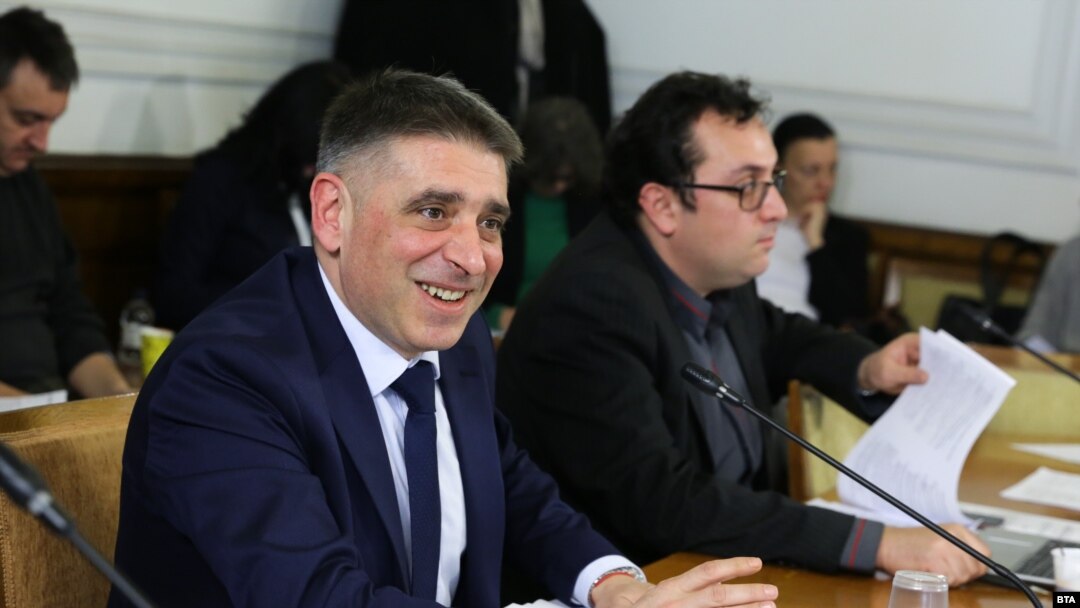Председателят на комисията по правни въпроси Данаил Кирилов. 