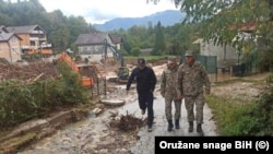 Zamjenik načelnika Zajedničkog štaba Oružanih snaga BiH za resurse generalmajor Mirsad Ahmić i brigadir Jasmin Čajić u obilasku pogođenih područja, 6. 10. 2024.