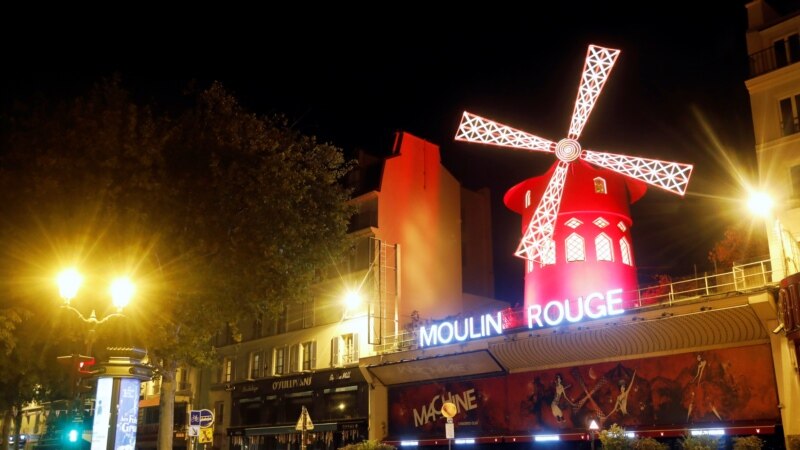 Francezët shijojnë Parisin pa turistë