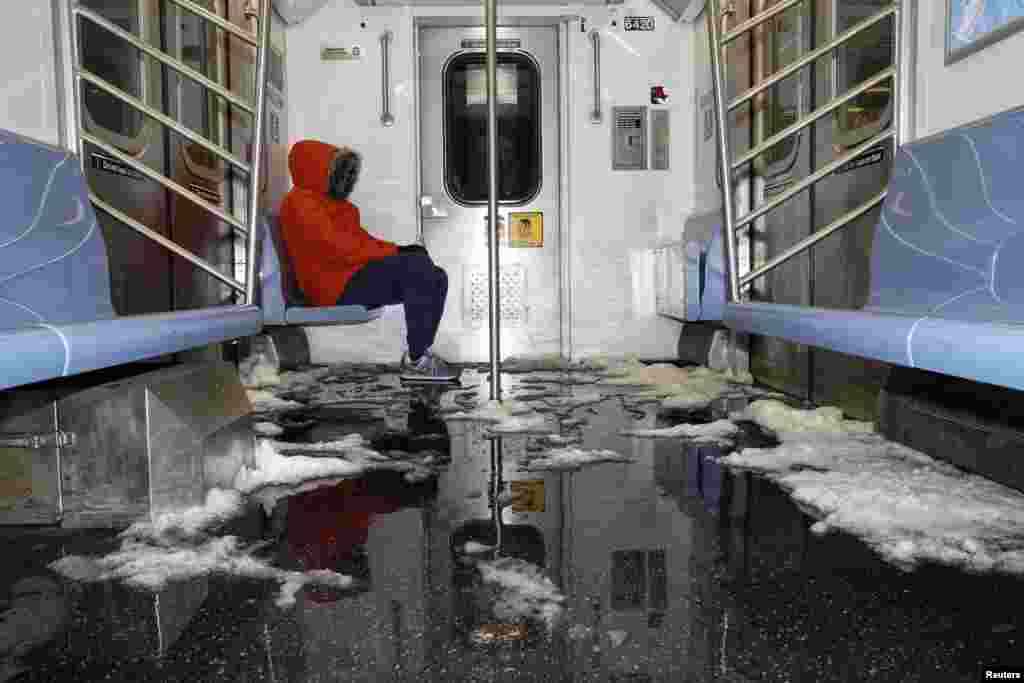 Situatë e pazakonshme u pa edhe brenda metrove të Nju Jorkut.