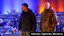Головнокомандувач ЗСУ Олександр Сирський (п) і президент України Володимир Зеленський, архівне фото
