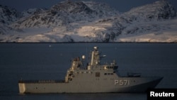 Дацкі вайсковы карабель патрулюе ўзьбярэжжа Грынляндыі