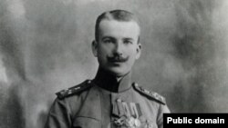 1913 року в Києві Петро Нестеров уперше в світі виконав «мертву петлю»