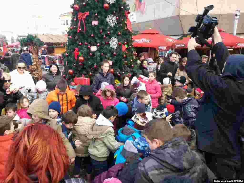 Pravoslavni Božić u Banja Luci, običaj pijukanja, 06.01.2015