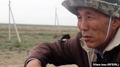 Ер адам орманда жас әйелді сиқыды Орыс жатақханасындағы анальный секс