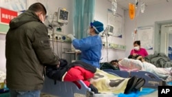 преполни болници во Кина со заразени со ковид-19