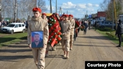 Похороны военнослужащего в Старобедеево, Башкортостан. Иллюстративное фото