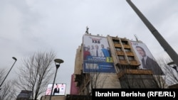 Billbord elektoral në Prishtinë më 11 shkurt