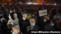 ARMENIA -- People attend an opposition rally to demand the resignation of Armenian Prime Minister following the signing of a deal to end the military conflict over Nagorno-Karabakh, in Yerevan, November 13, 2020