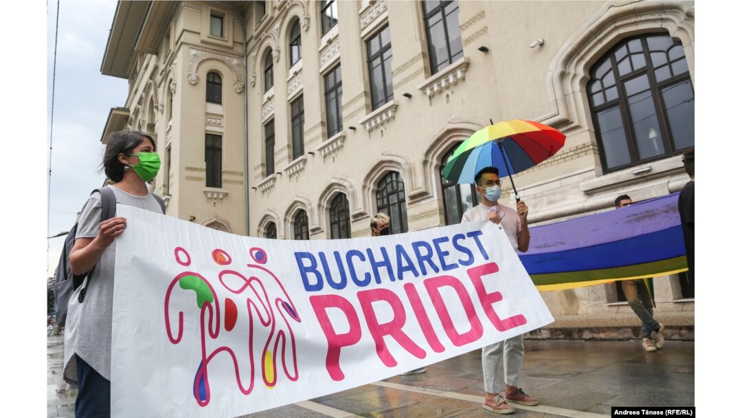 Marșul Bucharest Pride: 15.000 De Oameni Au Defilat Cu Bannere Prin Care Au  Cerut Egalitate în Drepturi Pentru Persoanele LGBT