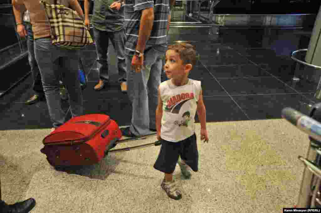 Armenia -- Syrian Armenians arrive in Yerevan, 17Aug2012