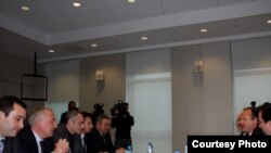 ერიკ რუბინისა და ოპოზიციის წარმომადგენლების შეხვედრა აშშ-ის საელჩოში 