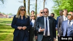 Članica Predsjedništva Bosne i Hercegovine Željka Cvijanović sa Yehudom Kaplounom, specijalnim izaslanikom američkog predsjednika Donalda Trumpa za praćenje i borbu protiv antisemitizma u Donjoj Gradini 19. aprila.