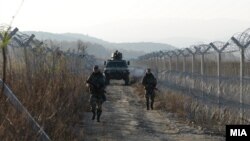 Архивска фотографија - обезбедување на границата со Грција во ек на бегалската криза. 